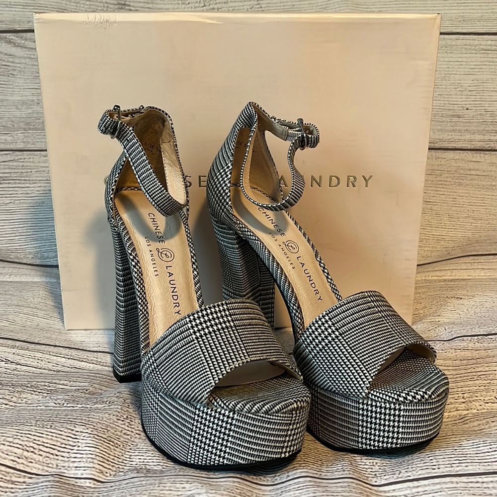 NWB - Chinese Laundry Avenue2 Platform Shoes